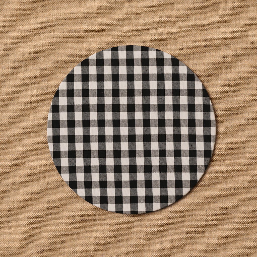 Funda bajo plato Vichy cuadro blanco-negro + Base de madera