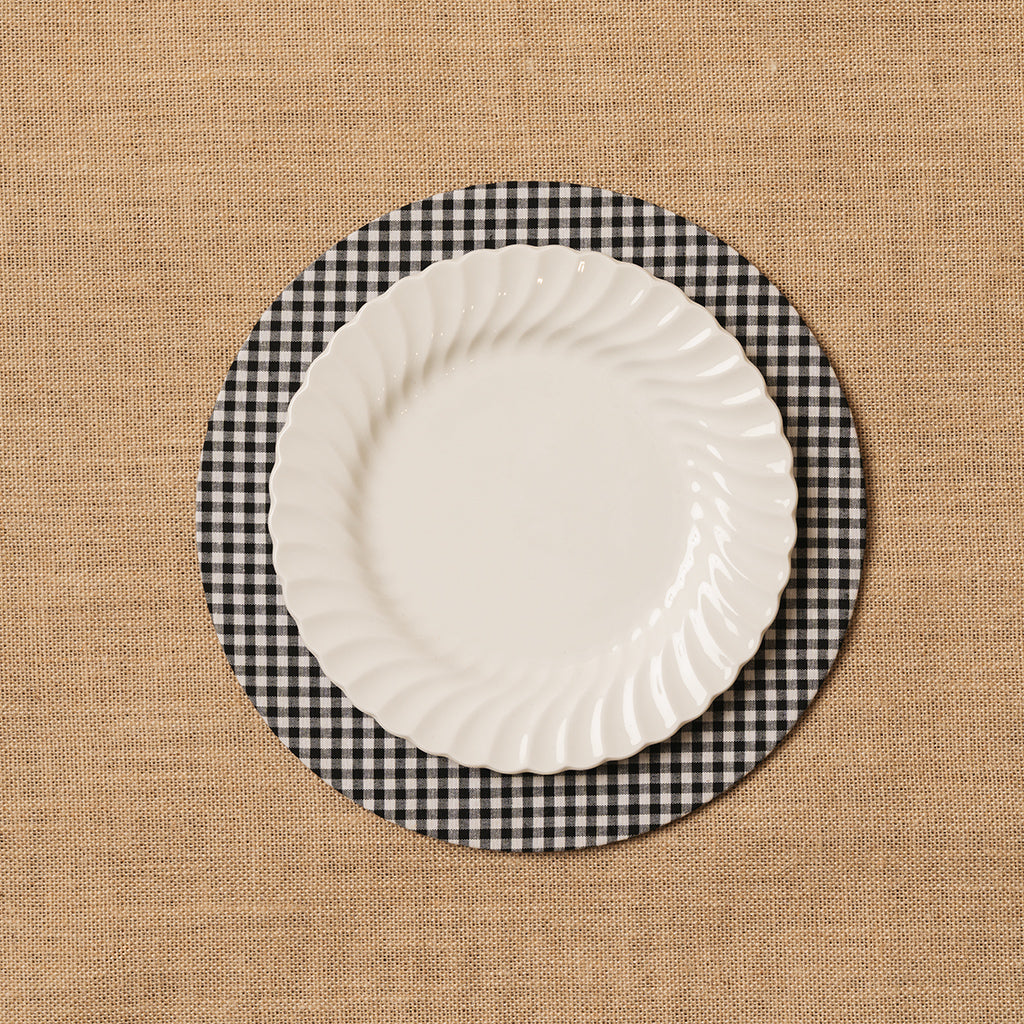 Funda bajo plato Vichy cuadro pequeño blanco-negro + Base de madera