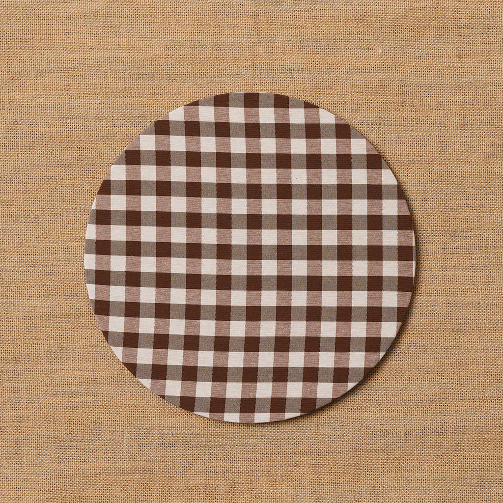 Funda bajo plato Vichy cuadro marrón + Base de madera