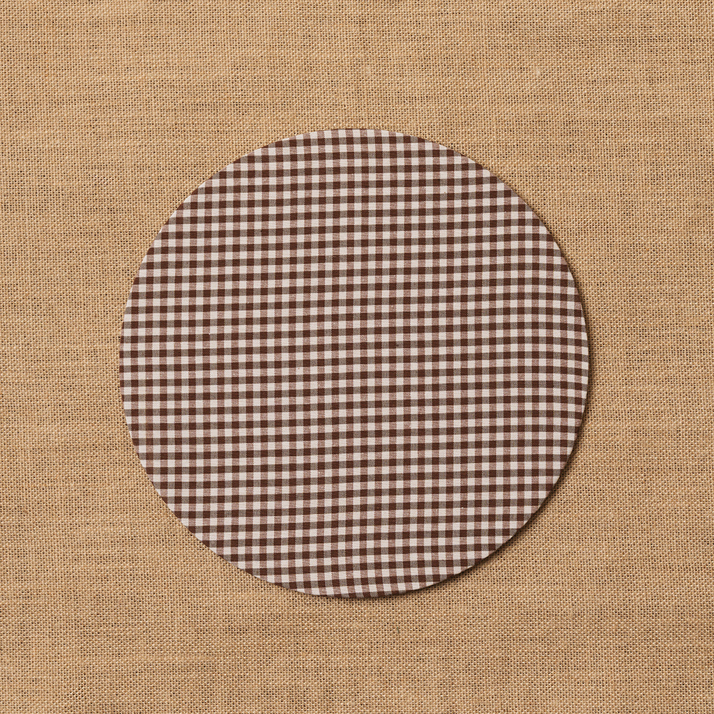 Funda bajo plato Vichy cuadro pequeño marrón + Base de madera