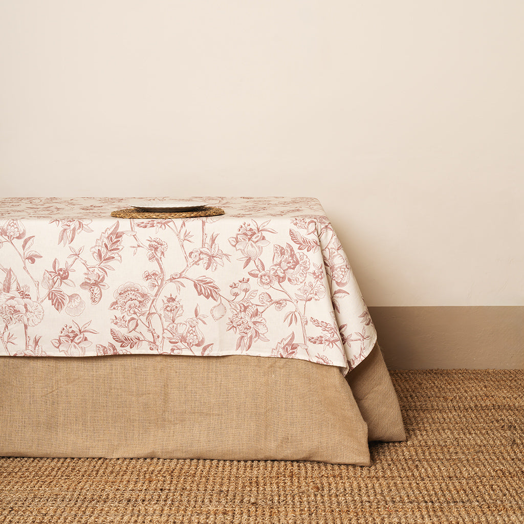 Mantel de Flores rojizas sobre fondo crema